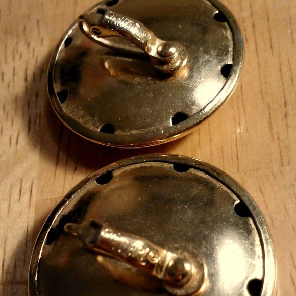 Trifari button polish clip earrings - Picture 3 of 3